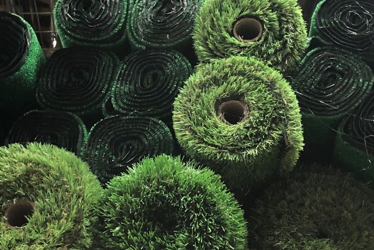 cesped-artificial-y-natural