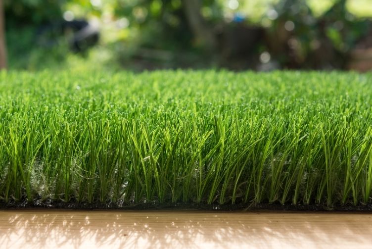 cesped-natural-o-artificial