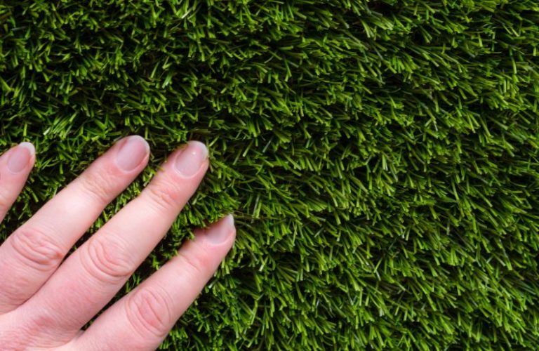 colocar-cesped-artificial-sobre-tierra
