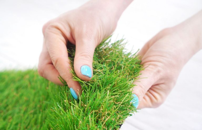 poner-cesped-artificial-sobre-tierra