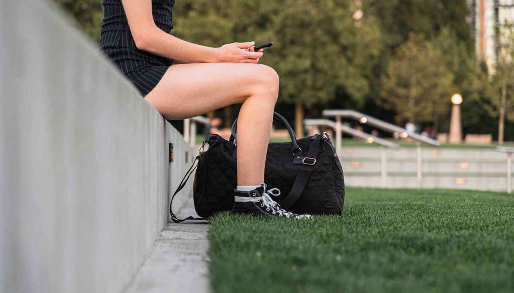 Cómo contribuye el césped artificial en la mejora de espacios públicos