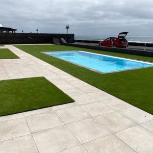 Cesped-Artificial-en-Lanzarote-1.jpg